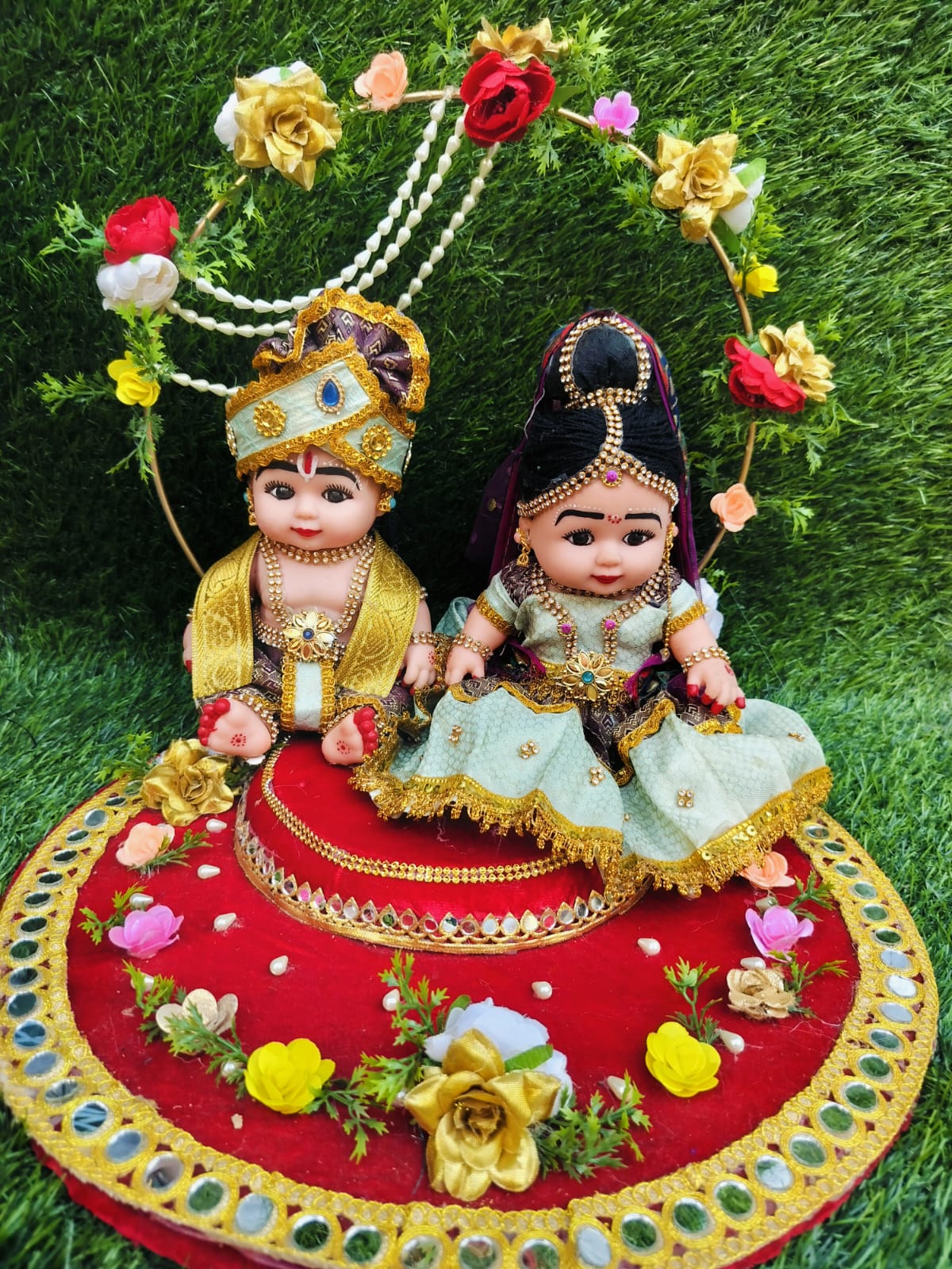 HANDCRAFTED CUTE COUPLE DECORATIVE PLATTER
