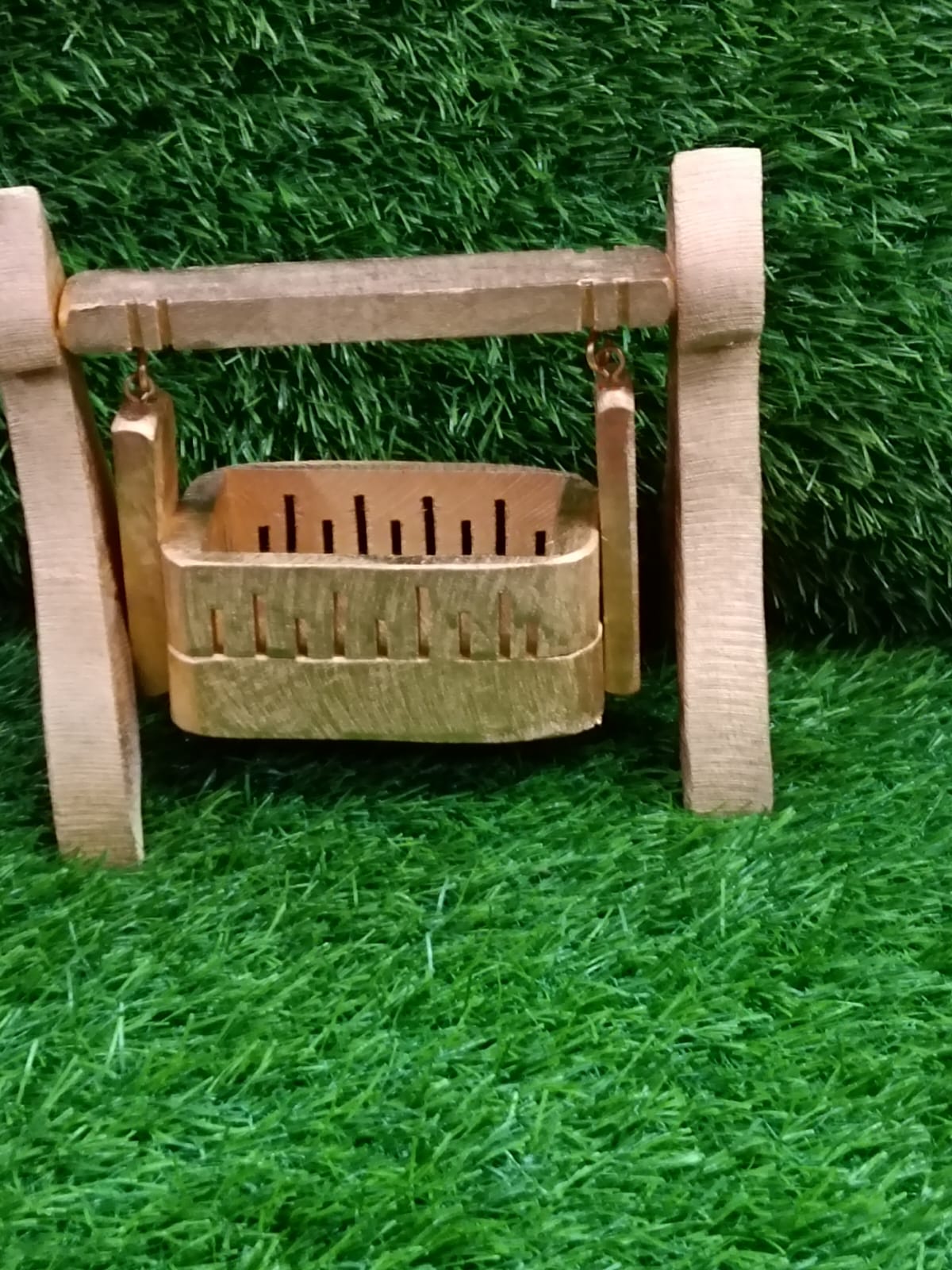 Wooden cradle gold 