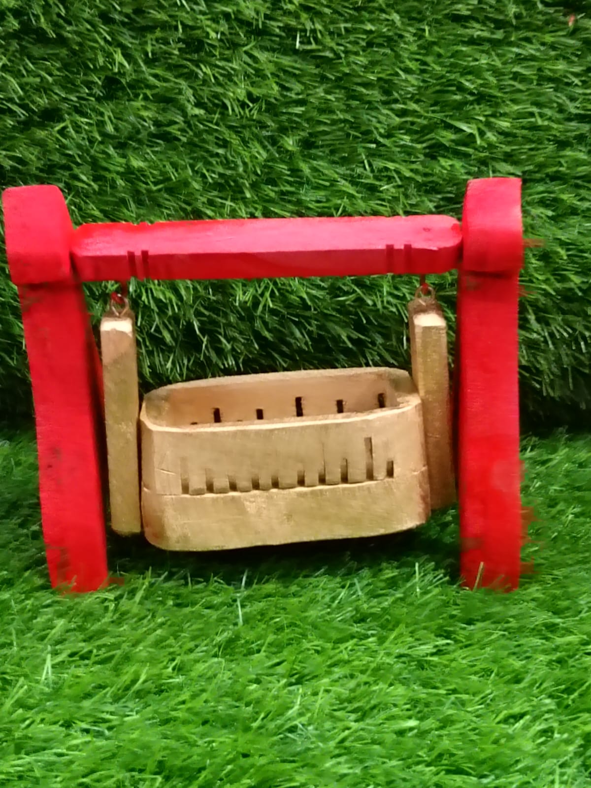 Wooden cradle red gold 