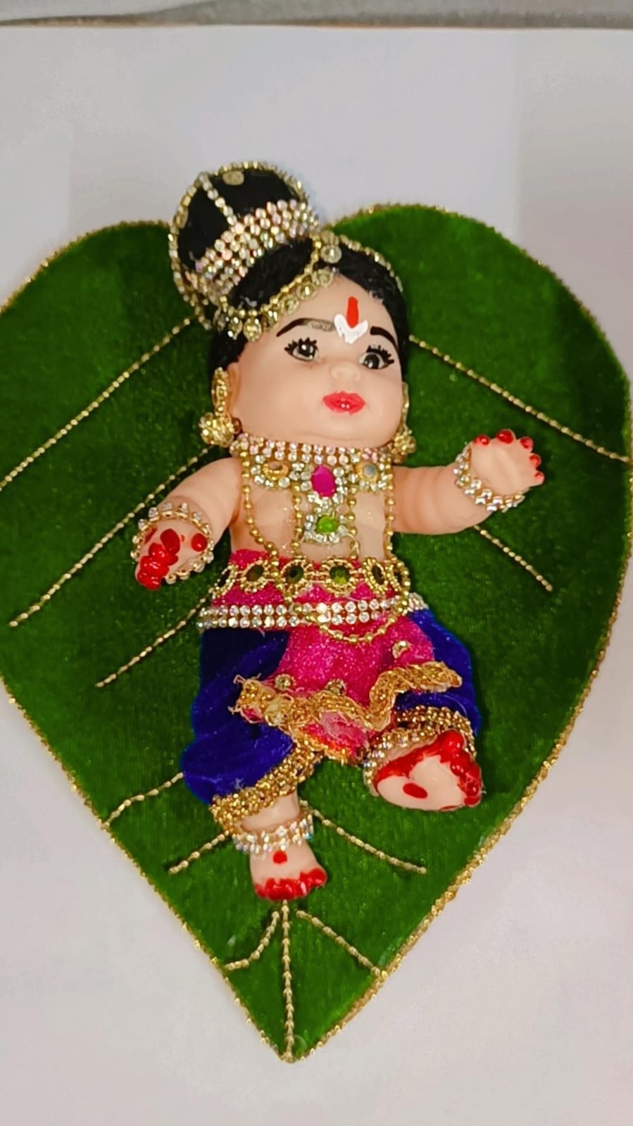 Leaf baby krishna 