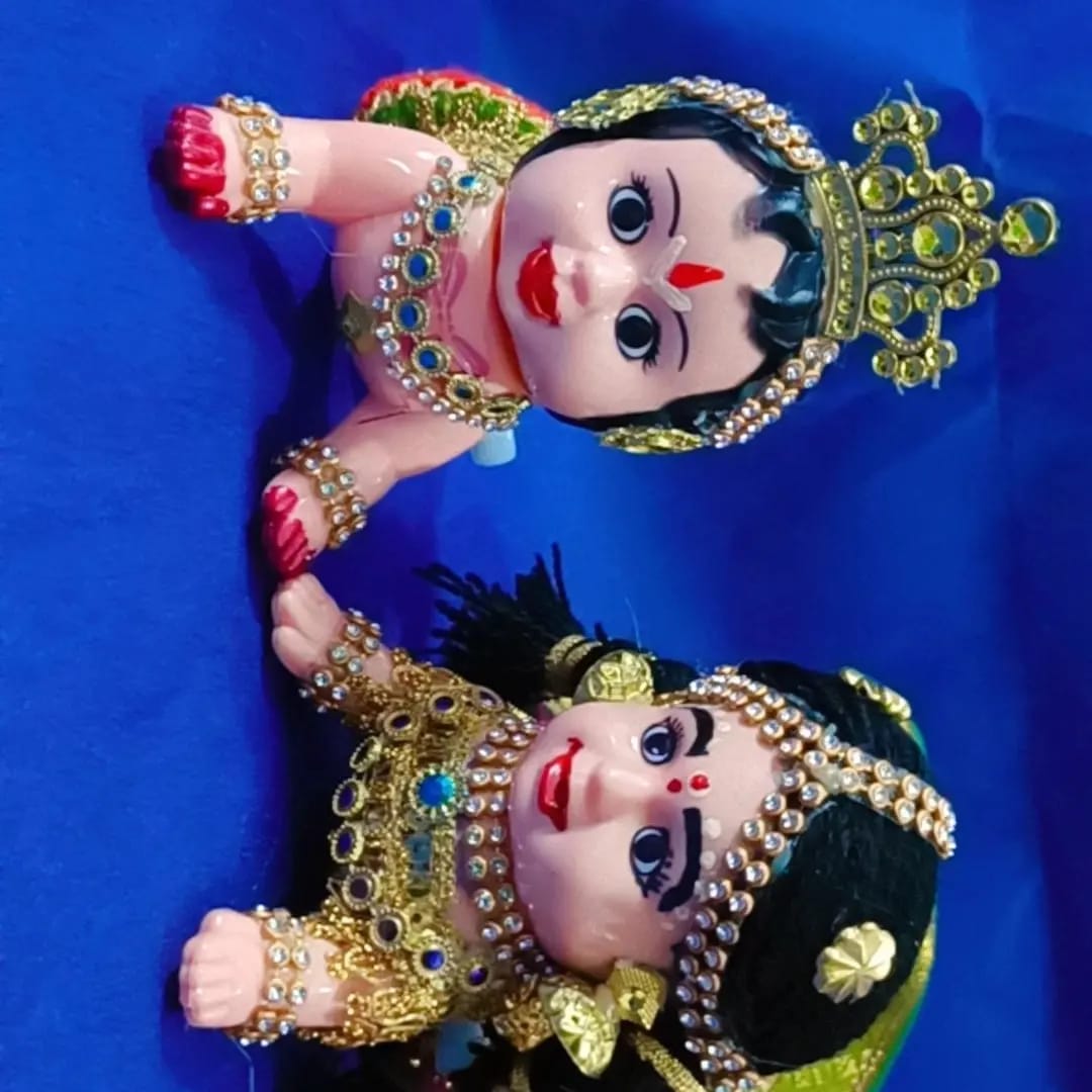 Pair crawling krishna Radha 